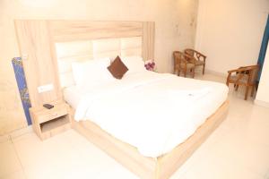 Postel nebo postele na pokoji v ubytování Hotel Aman Inn