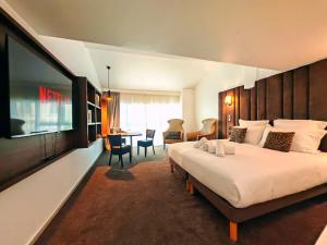 Postel nebo postele na pokoji v ubytování Hôtel & Appartements Monsigny