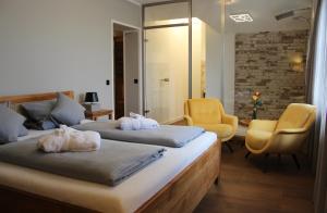 Ένα ή περισσότερα κρεβάτια σε δωμάτιο στο ARTHOTEL Herrsching +65 φωτογραφίες