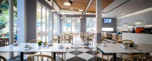 Ein Restaurant oder anderes Speiselokal in der Unterkunft Bann Pantai Resort 