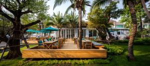 Ein Garten an der Unterkunft Bann Pantai Resort