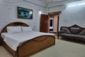 Voodi või voodid majutusasutuse Hotel Purohit Sindhi Camp toas