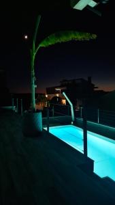 Bazén v ubytovaní Luxury Apartment near the beach with Private Pool -Exclusive Use alebo v jeho blízkosti