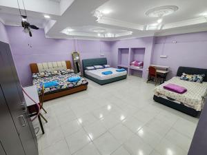 Postel nebo postele na pokoji v ubytování Sepilok Hideaway Guest House