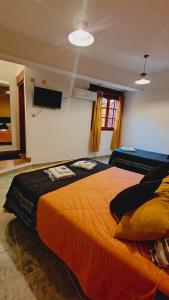 Μια τηλεόραση ή/και κέντρο ψυχαγωγίας στο Suites Del Centro