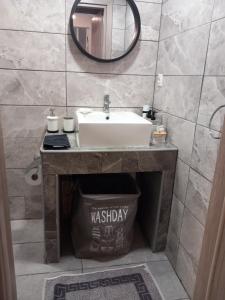 A bathroom at Closer "Egnatia Apartment 4"