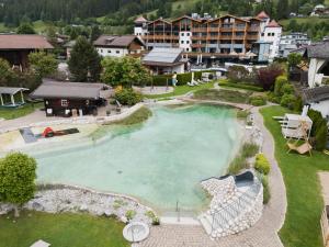 Basen w obiekcie Ferienwelt Kesselgrub Hotel in Altenmarkt-Zauchensee lub w pobliżu