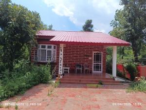 Το κτήριο όπου στεγάζεται  η βίλα