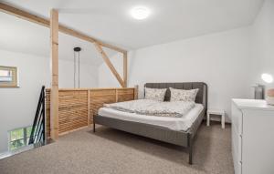 Ένα ή περισσότερα κρεβάτια σε δωμάτιο στο Stunning Apartment In Oberhof With Wifi