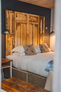 Postel nebo postele na pokoji v ubytování The Bunk Inn