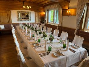 Restauracja lub miejsce do jedzenia w obiekcie Panoramahotel Steirerland
