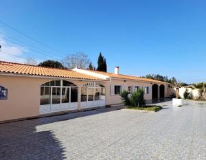 a house with a driveway in front of it at Cosy Loft Santana in Santana