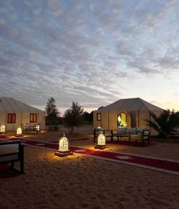 Východ nebo západ slunce při pohledu z luxury tent nebo okolí + 21 fotografií