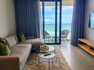 Posezení v ubytování Wavescapes Stylish Beach Getaway + 31 fotografií