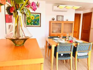 Fotografie z fotogalerie ubytování .Apartamento 1a linea de playa + piscina + parking DAIMUS v destinaci Daimuz