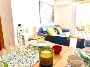 Posezení v ubytování .Apartamento 1a linea de playa + piscina + parking DAIMUS