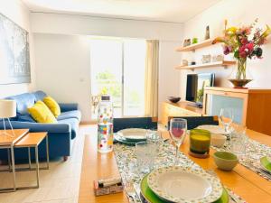 Posezení v ubytování .Apartamento 1a linea de playa + piscina + parking DAIMUS