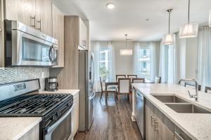 Kuchyň nebo kuchyňský kout v ubytování The Pointe Unit 121 by 30A Escapes
