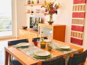 Nápoje v ubytování .Apartamento 1a linea de playa + piscina + parking DAIMUS