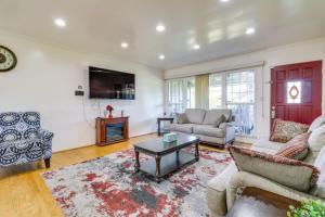 Gallery image of North Hills 2BR Home and Outdoor Pool in Los Angeles