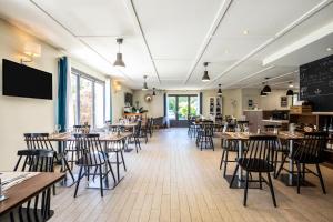 TV a/nebo společenská místnost v ubytování Hôtel Campanile Strasbourg Aéroport Lingolsheim