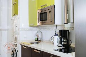 Kuchyňa alebo kuchynka v ubytovaní Apartment in heart of Malaga - TCM