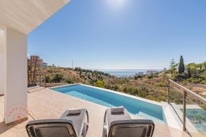 Bazén v ubytování Villa with seaview in Torrox - TCM nebo v jeho okolí