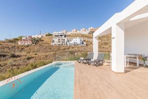 Bazén v ubytování Villa with seaview in Torrox - TCM nebo v jeho okolí + 22 fotografií