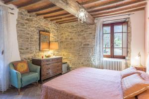 Giường trong phòng chung tại Podere Le Corone 20, Emma Villas