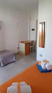 A bed or beds in a room at Il giardino dei tramonti