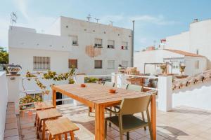 En balkon eller terrasse på Spacious home with lovely garden - TCM