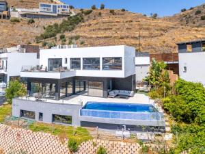 Πισίνα στο ή κοντά στο Luxury Seaview Villa Jensen - TCM