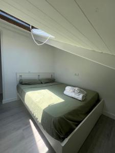 En eller flere senge i et værelse på Costa Azul Appartamento