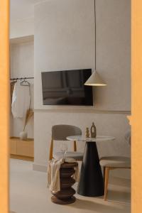 TV o dispositivi per l'intrattenimento presso Luxury Suites by Lato