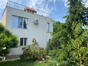 Κήπος έξω από το Luxury Seaside Villa with Jacuzzi & Garden - Varna