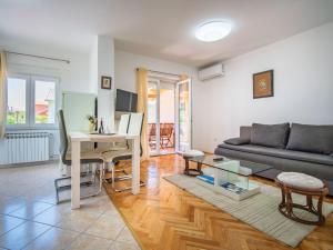 Posezení v ubytování Apartment Olga-2 by Interhome