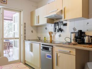 Kuchyňa alebo kuchynka v ubytovaní Holiday Home Violetta by Interhome
