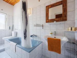Kúpeľňa v ubytovaní Holiday Home Violetta by Interhome