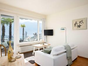 Televisyen dan/atau pusat hiburan di Apartment Double Room Classic-1 by Interhome