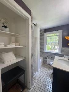 Φωτογραφία από το άλμπουμ του Cozy Home σε New Britain