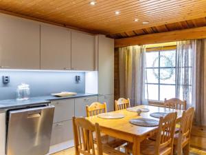 Kuchyň nebo kuchyňský kout v ubytování Holiday Home Antura b by Interhome