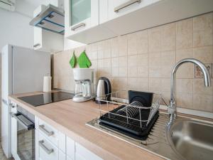 Kuchyň nebo kuchyňský kout v ubytování Apartment Lucija-2 by Interhome