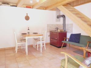 Kuchyň nebo kuchyňský kout v ubytování Holiday Home Rustico Nurell by Interhome