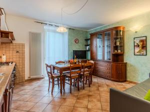 Kuchyň nebo kuchyňský kout v ubytování Apartment Casa Maya Ski & Bike by Interhome