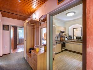 Kuchyň nebo kuchyňský kout v ubytování Holiday Home Zeitlos by Interhome