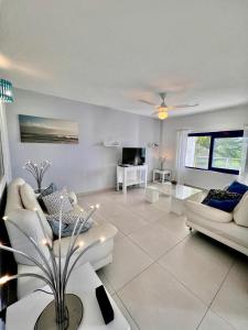 TV a/nebo společenská místnost v ubytování Private Villa with Pool & Ocean Views Las Terrenas + 23 fotografií