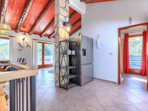 Η κουζίνα ή μικρή κουζίνα στο Holiday Home Nira by Interhome +48 φωτογραφίες