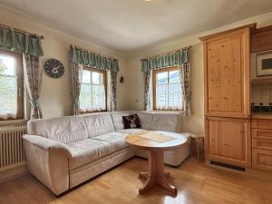 Χώρος καθιστικού στο Apartment Ferienwohnung Christoph by Interhome