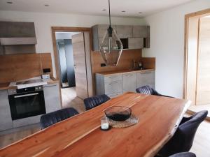 Kuchyň nebo kuchyňský kout v ubytování Ferienwohnung Fuderheuberg