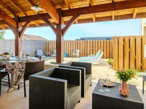 Χώρος καθιστικού στο Holiday Home La Chapelle by Interhome